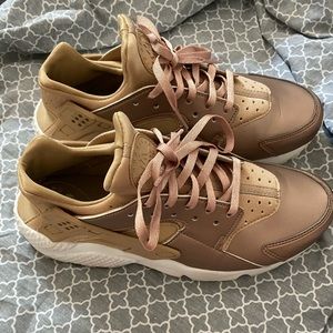 size 9 rose gold authentic nike huaraches
